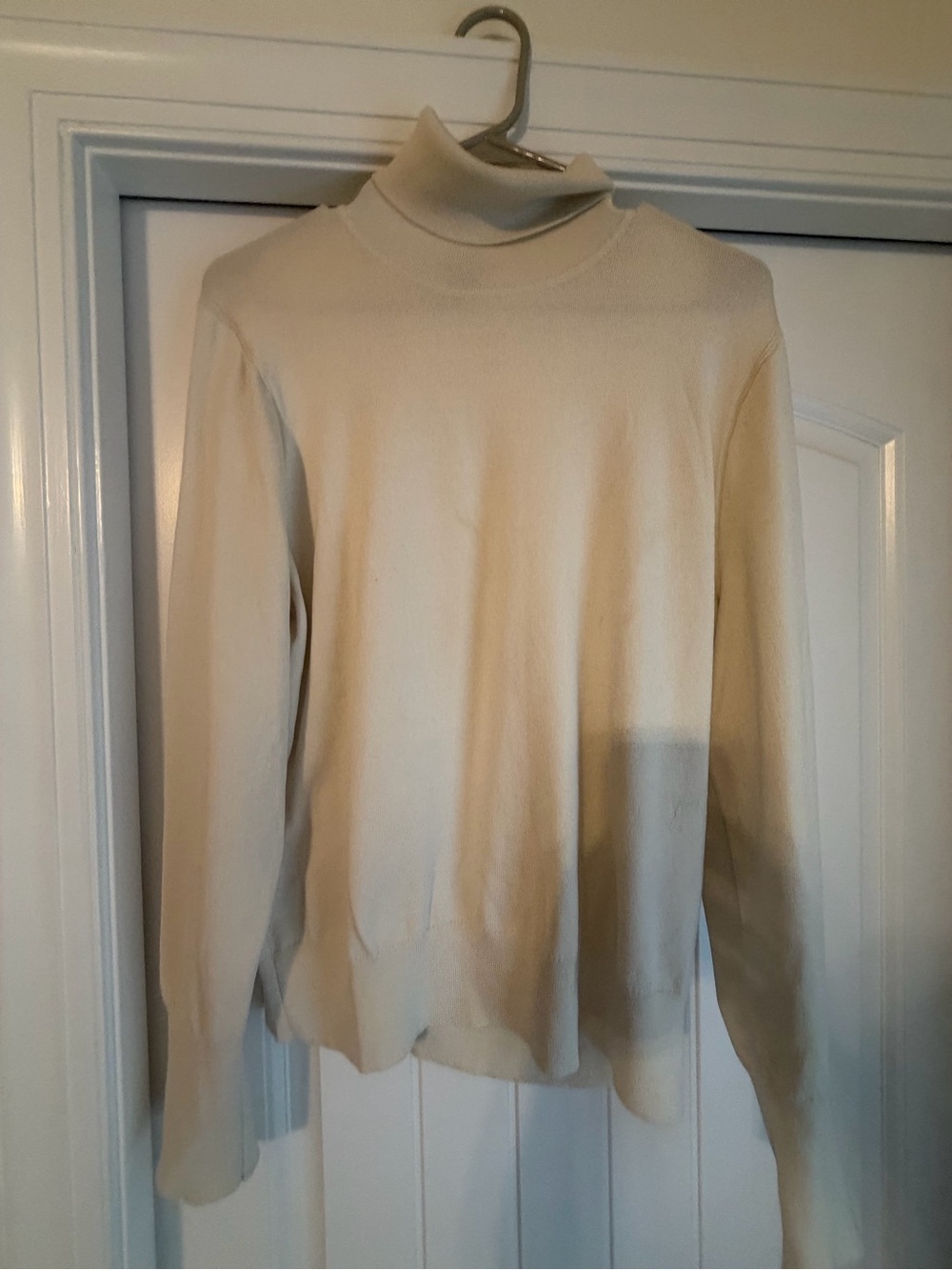 Women’s Express Ivory Beige silky turtleneck size XL worn once